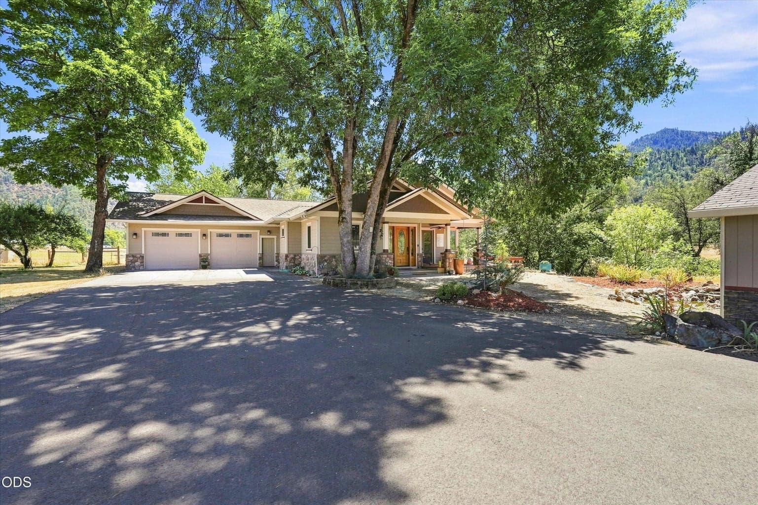 Photo of 10128 Evans Creek Road 4 of 46