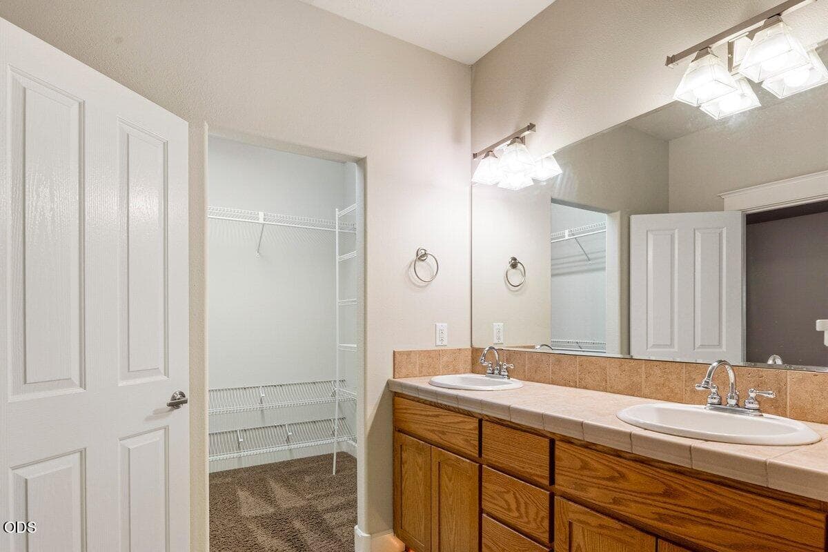 Photo of 20651 NE Sierra Drive 10 of 24