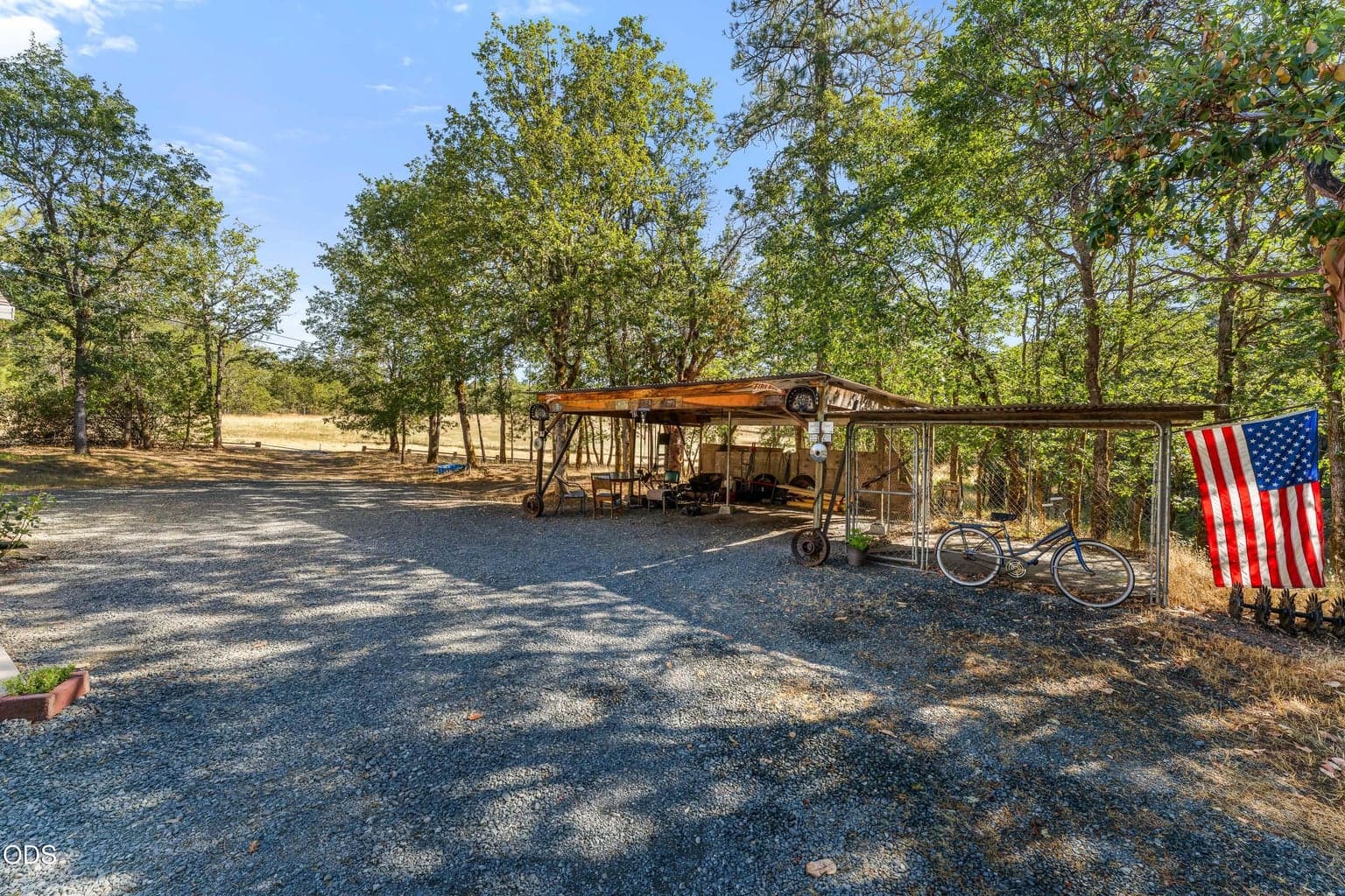 Photo of 7606 Monument Drive 3 of 36