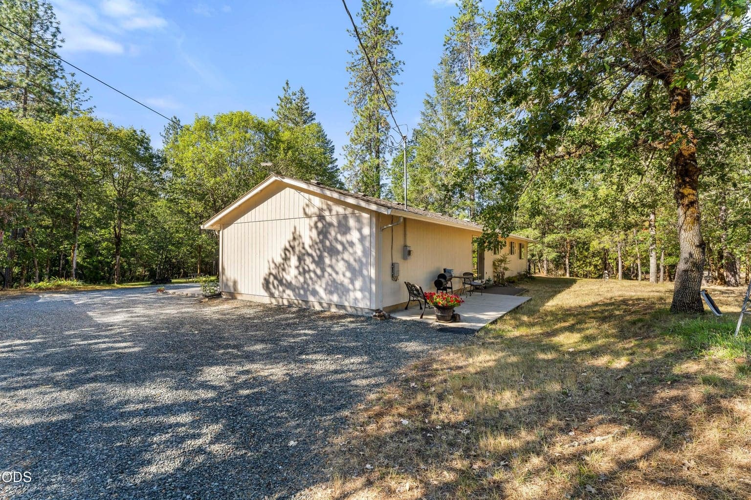 Photo of 7606 Monument Drive 2 of 36
