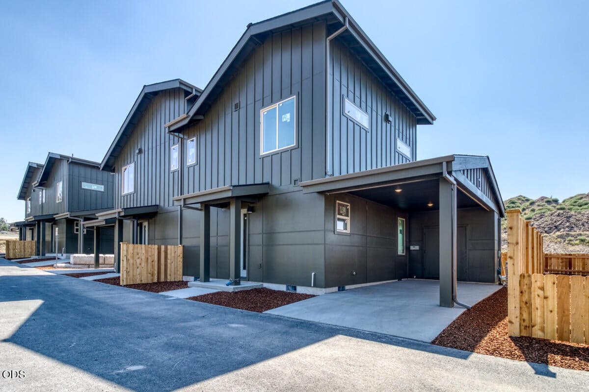 Photo of 894 SE Aquila Drive 21 of 28