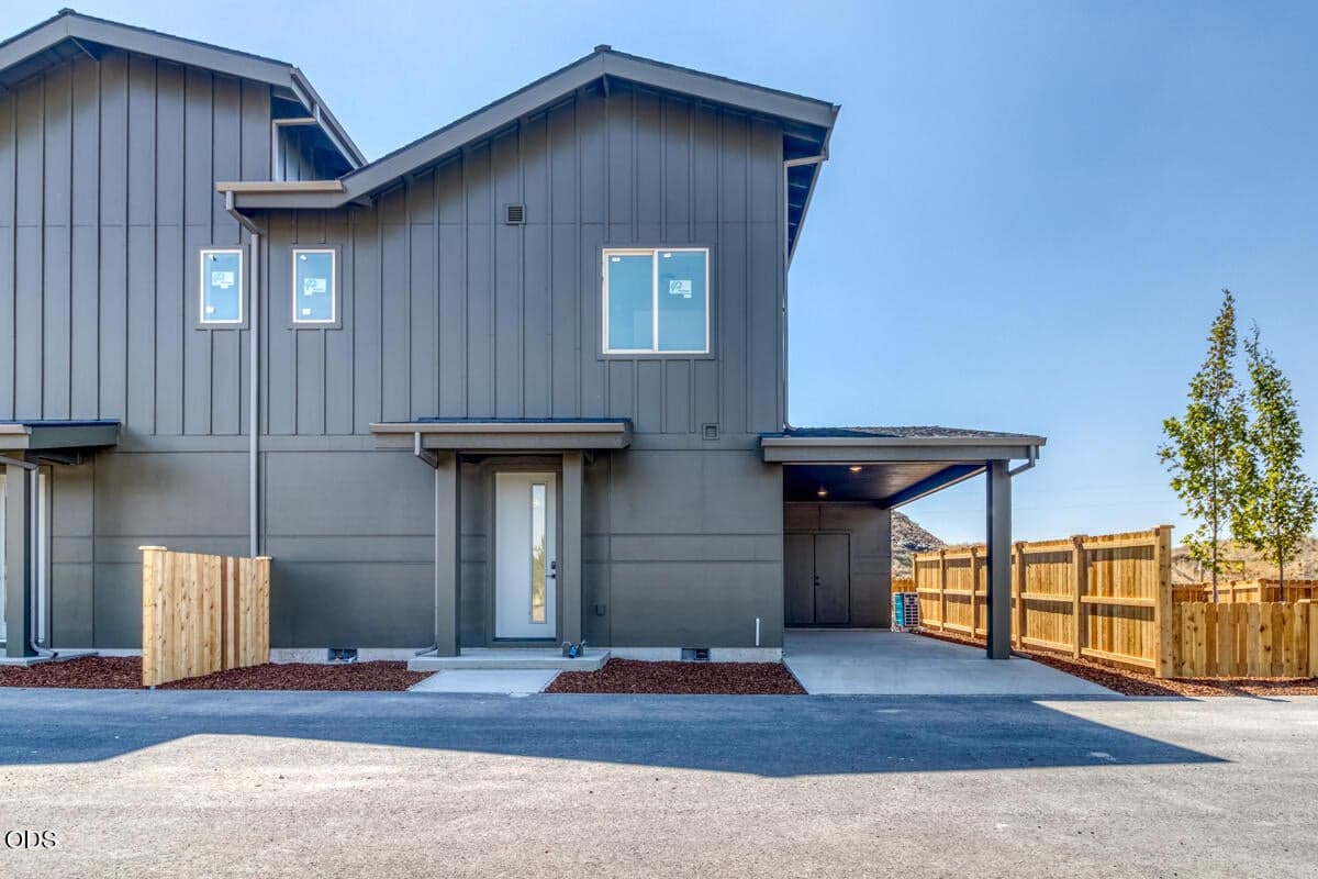 Photo of 894 SE Aquila Drive 23 of 28