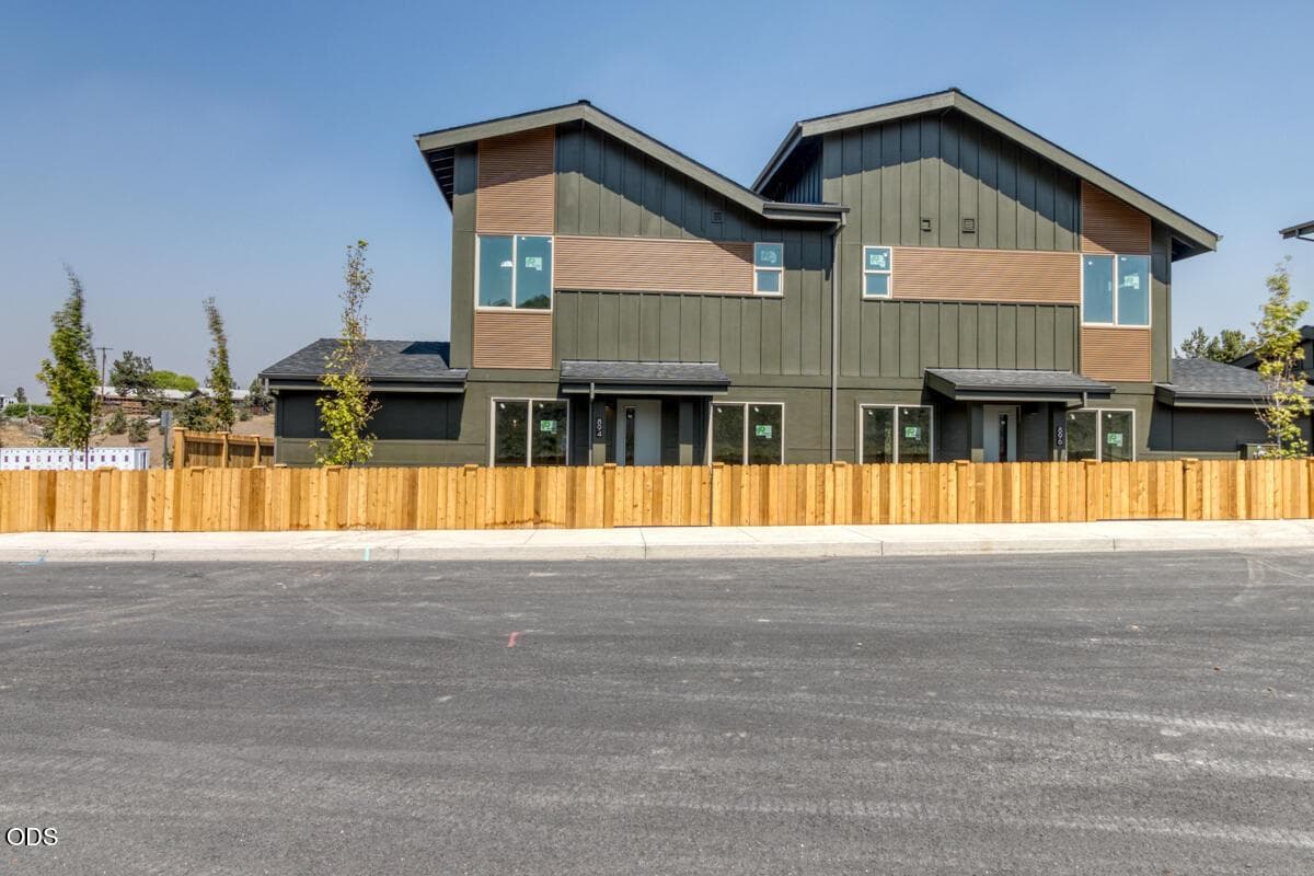 Photo of 894 Aquila Drive 1 of 28