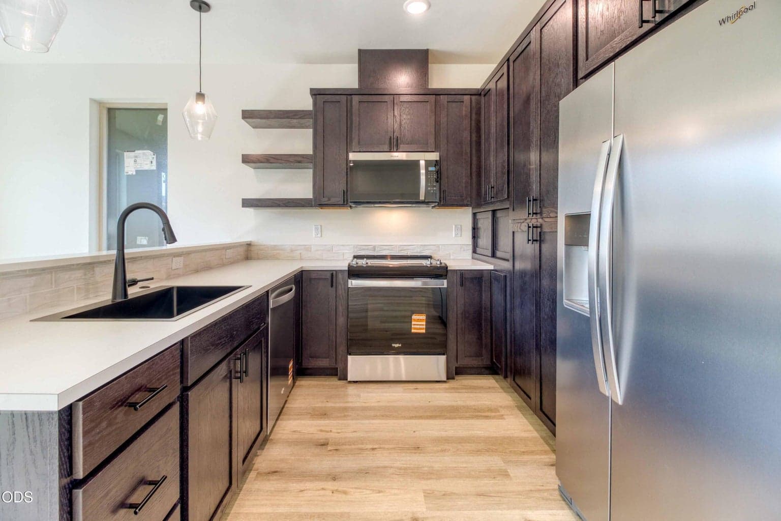 Photo of 894 SE Aquila Drive 10 of 28