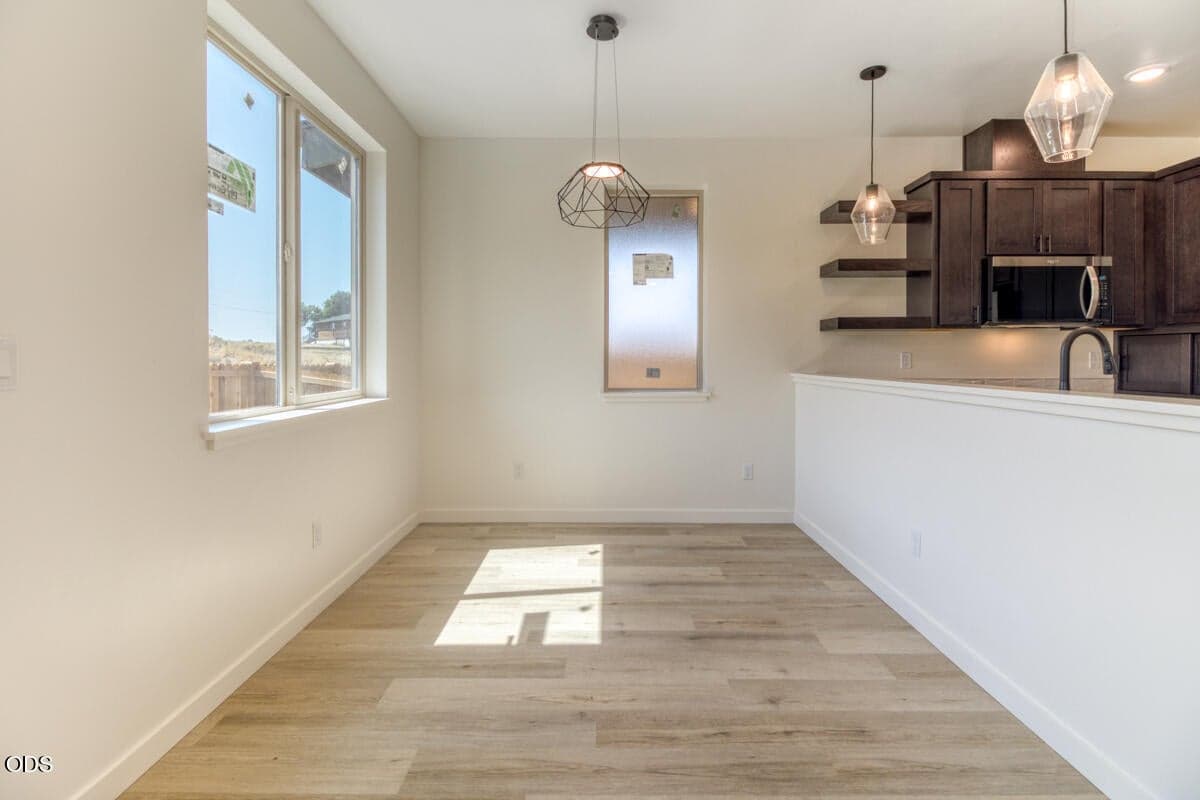 Photo of 894 SE Aquila Drive 9 of 28