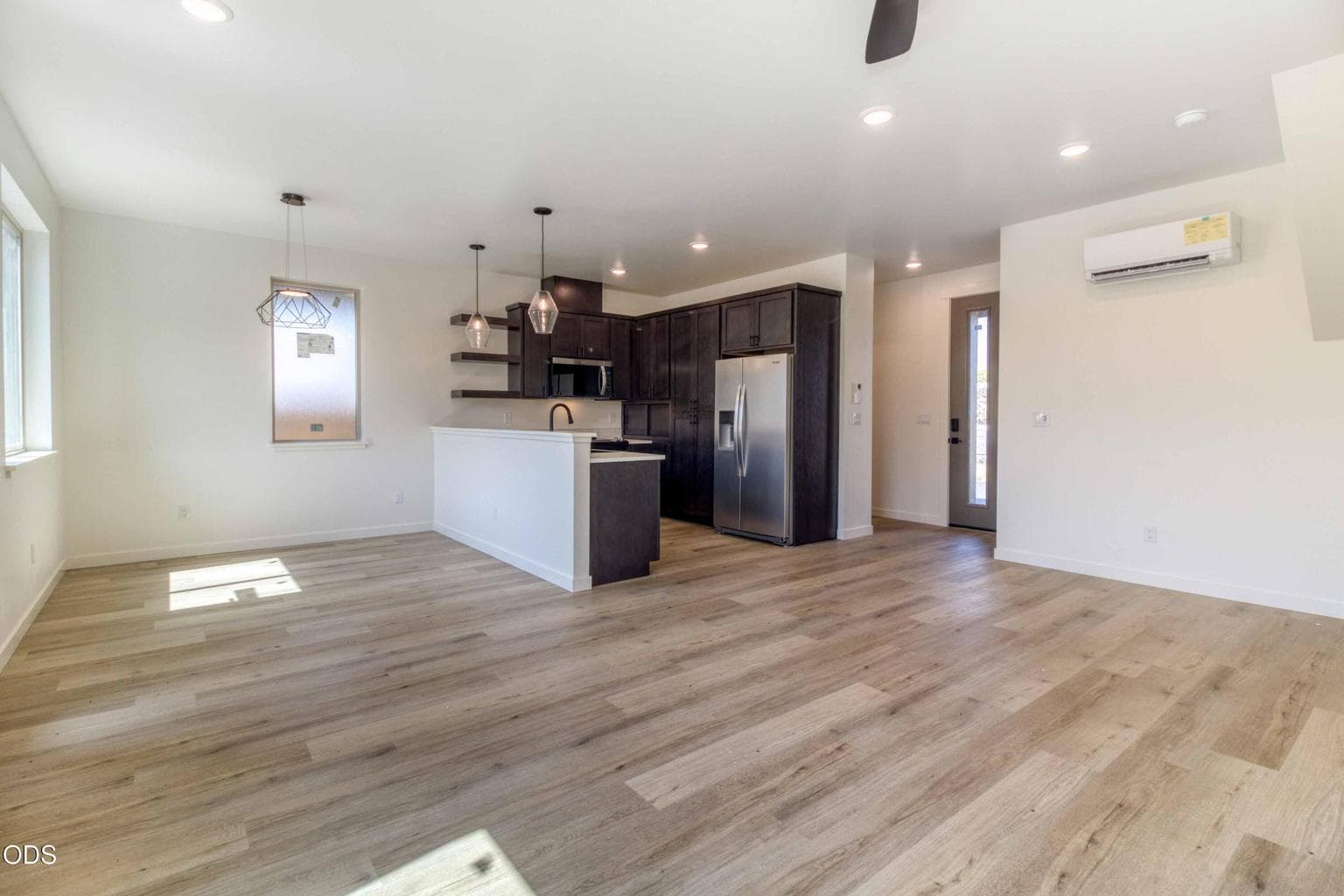 Photo of 894 SE Aquila Drive 8 of 28
