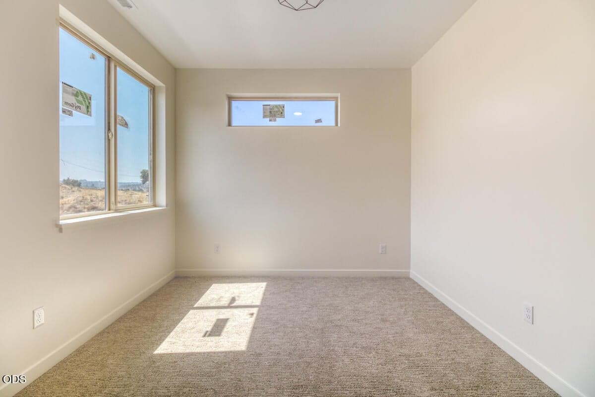 Photo of 894 SE Aquila Drive 18 of 28