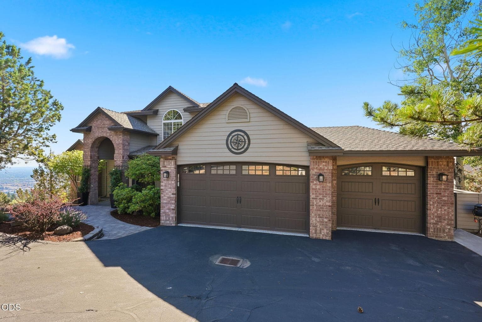 Photo of 1019 NW Hale Court 6 of 78