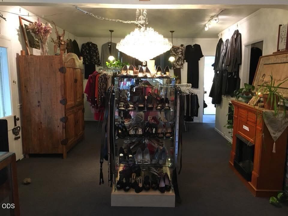 FURNITURE & DISPLAY CABINETS INCLUDED
