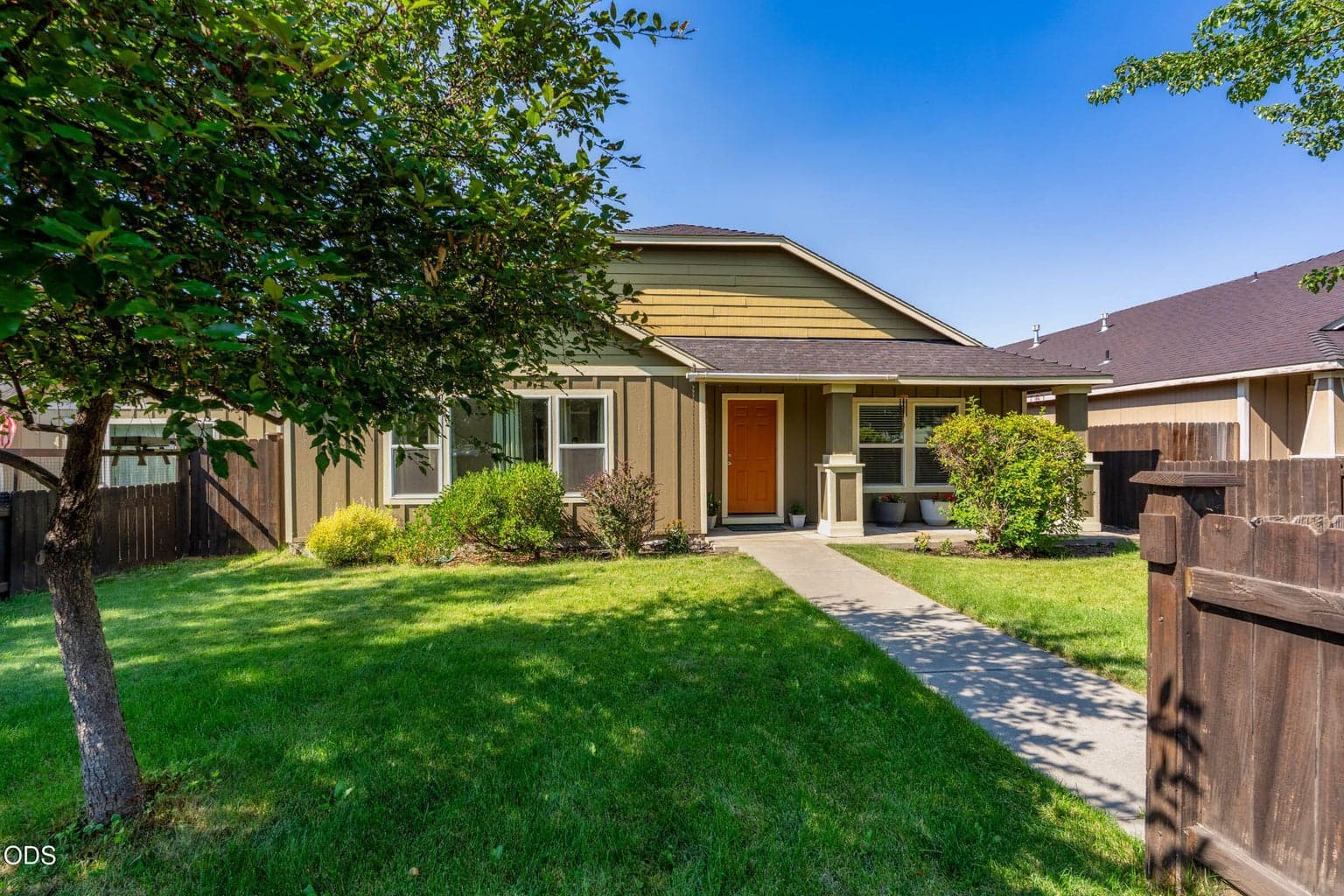 Photo of 3375 Obsidian Avenue 4 of 39