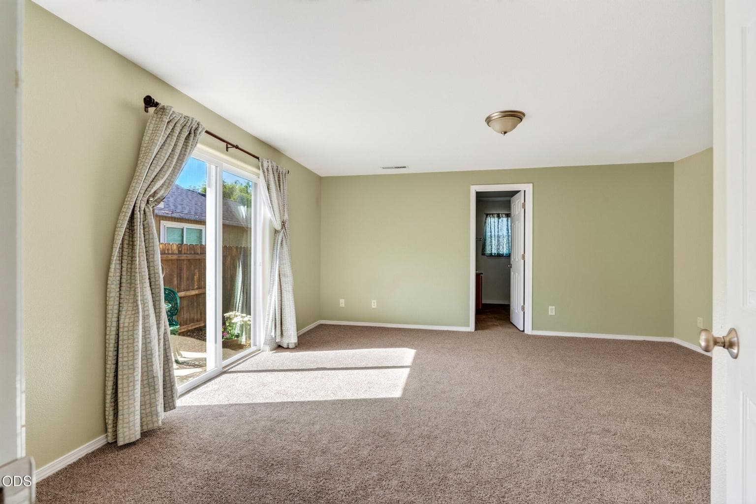 Photo of 3375 SW Obsidian Avenue 16 of 39