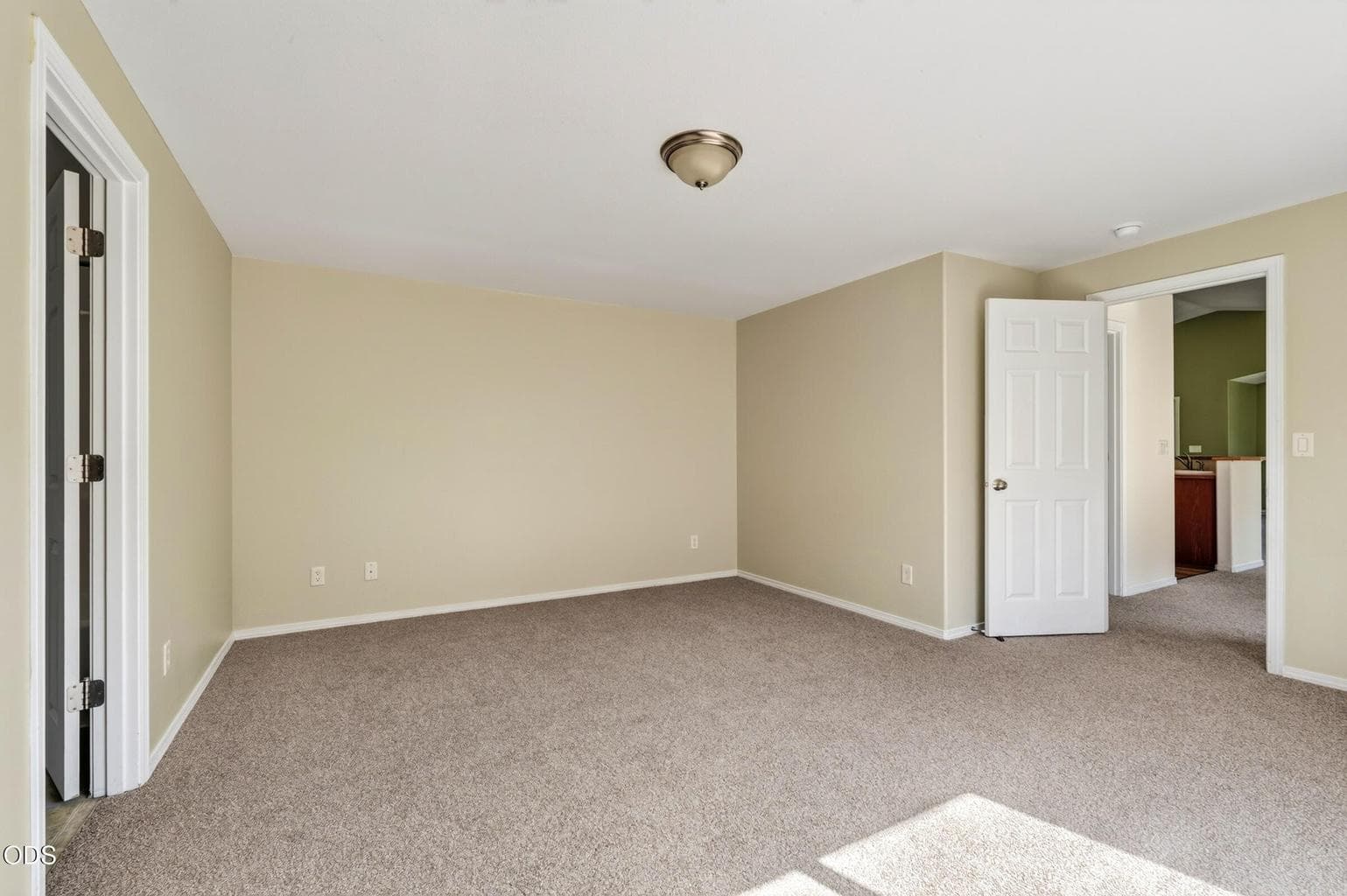 Photo of 3375 SW Obsidian Avenue 20 of 39