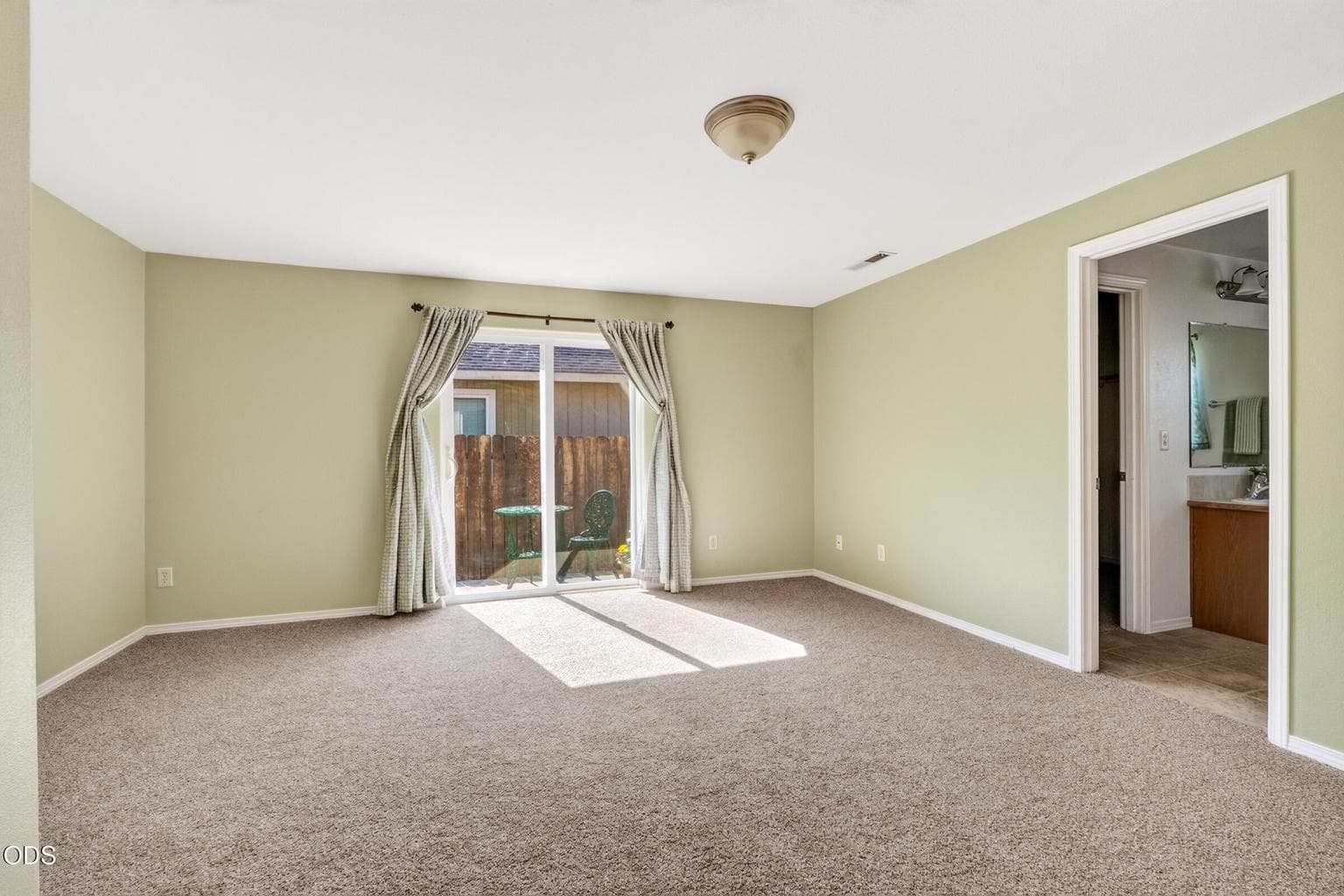 Photo of 3375 SW Obsidian Avenue 19 of 39