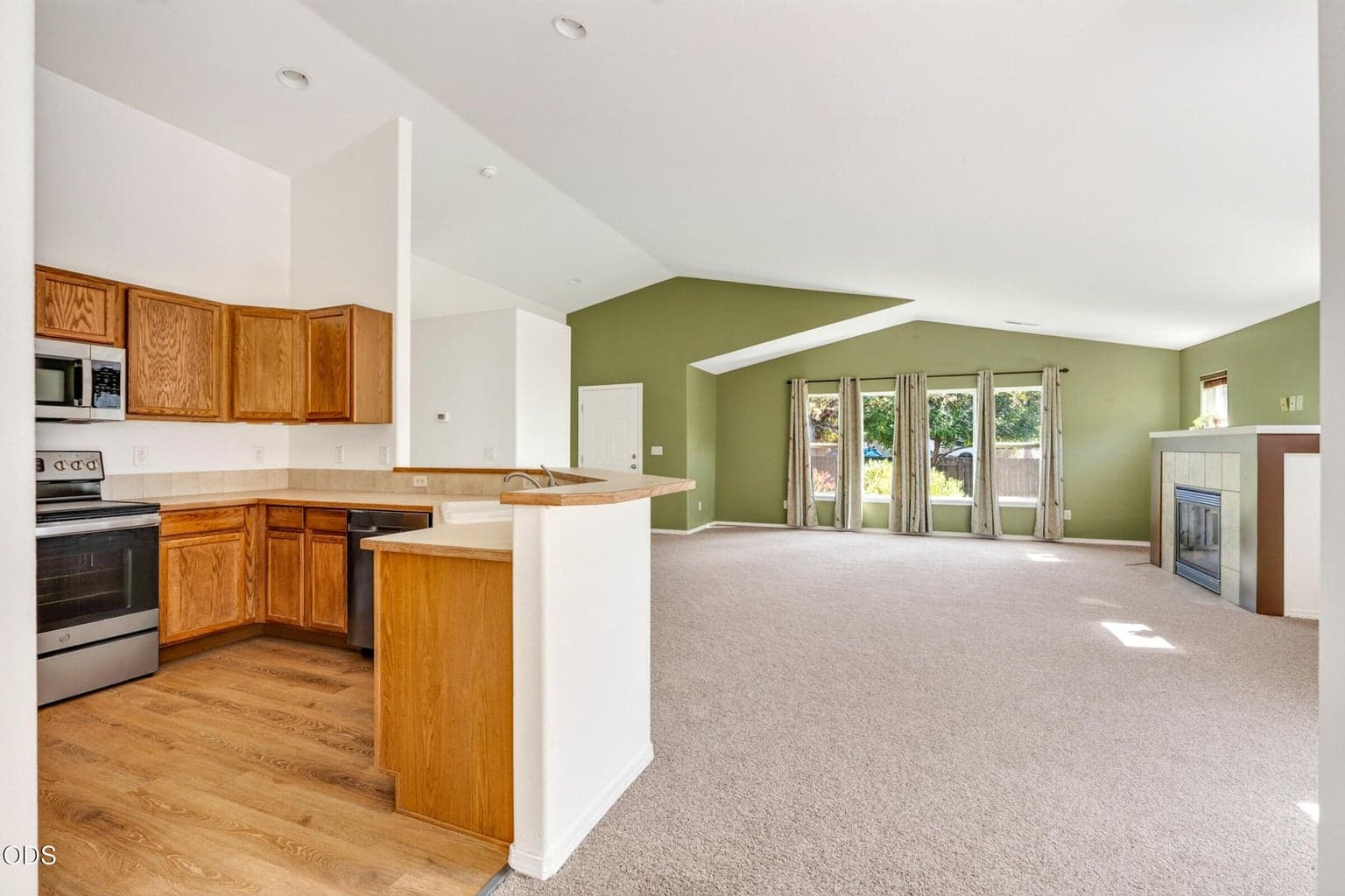 Photo of 3375 SW Obsidian Avenue 11 of 39
