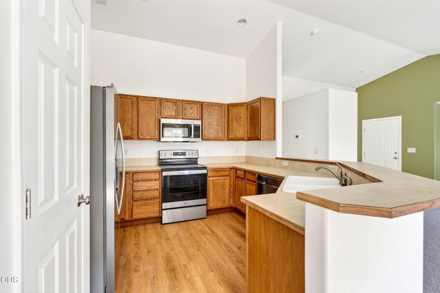 Photo of 3375 SW Obsidian Avenue 12 of 39