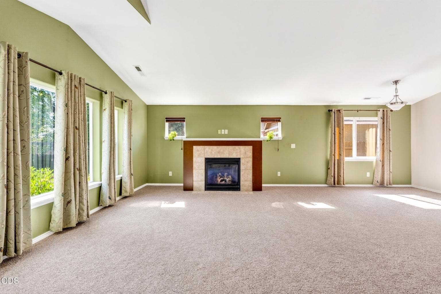 Photo of 3375 SW Obsidian Avenue 8 of 39