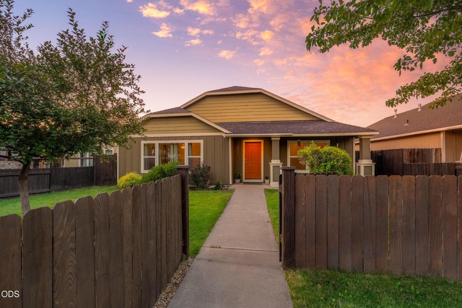 Photo of 3375 Obsidian Avenue 2 of 39