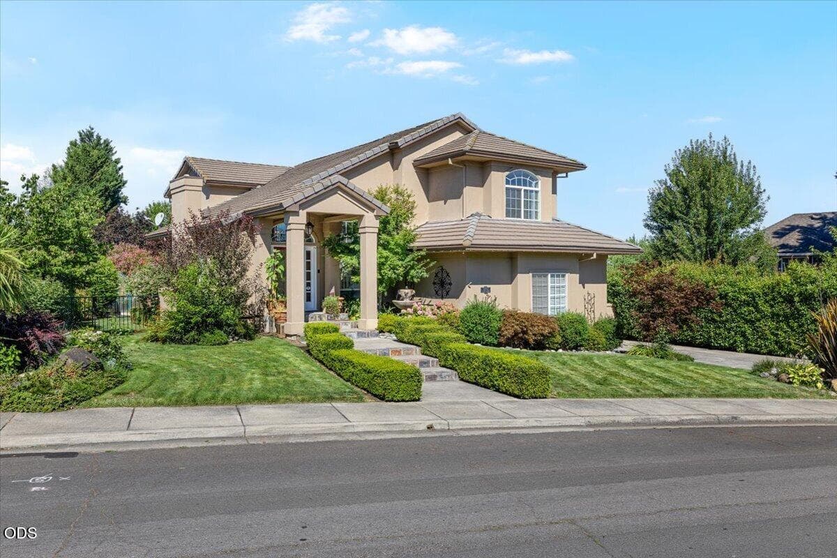 Photo of 3270 Larue Drive 2 of 40