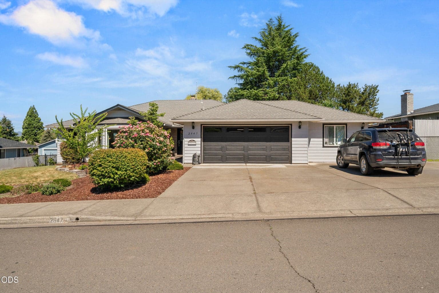 Photo of 2947 Leonard Avenue 1 of 40