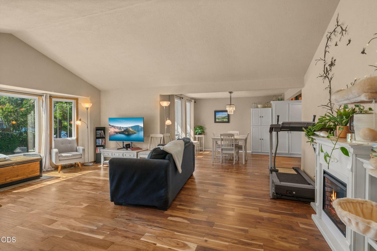 Photo of 2947 Leonard Avenue 3 of 40