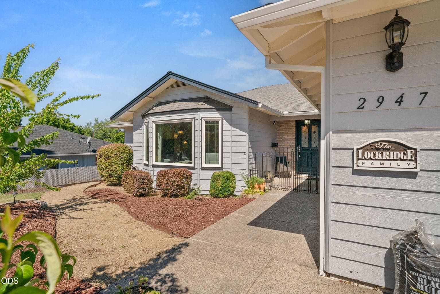 Photo of 2947 Leonard Avenue 2 of 40