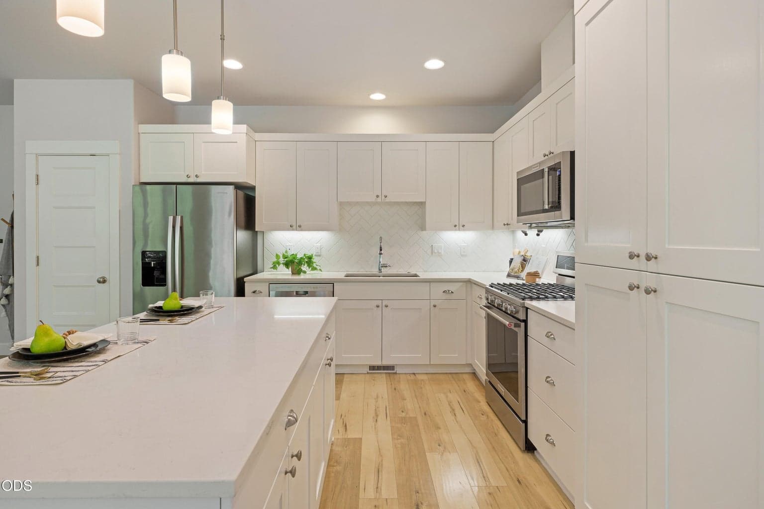 Photo of 750 NE Isabella Lane 15 of 39