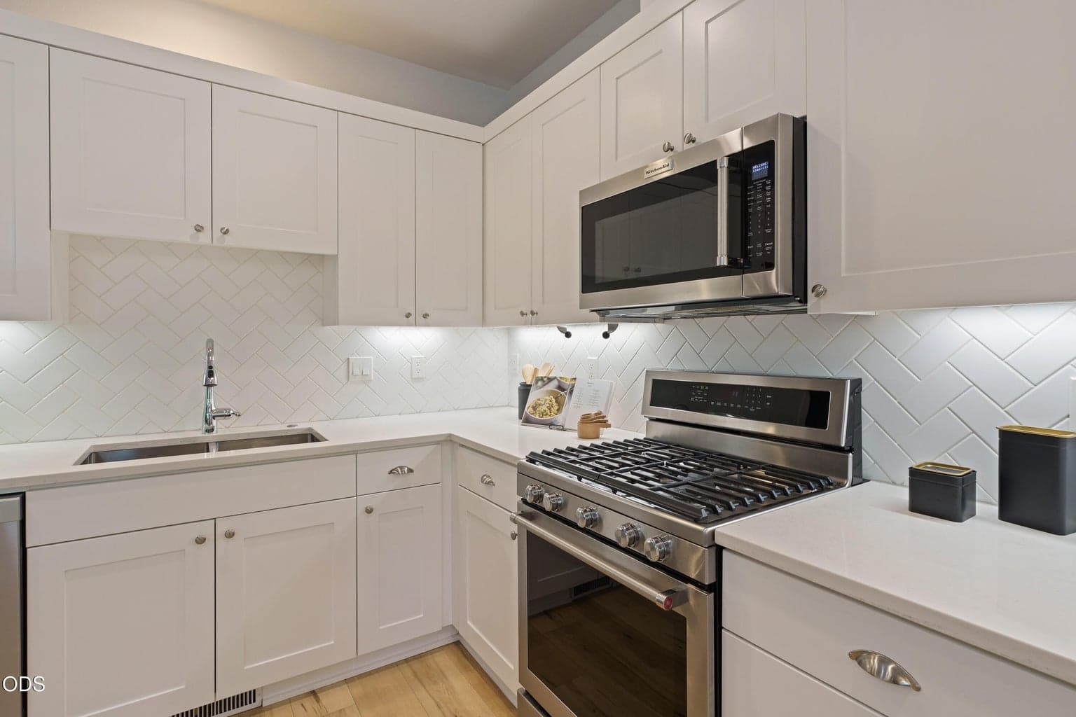 Photo of 750 NE Isabella Lane 16 of 39