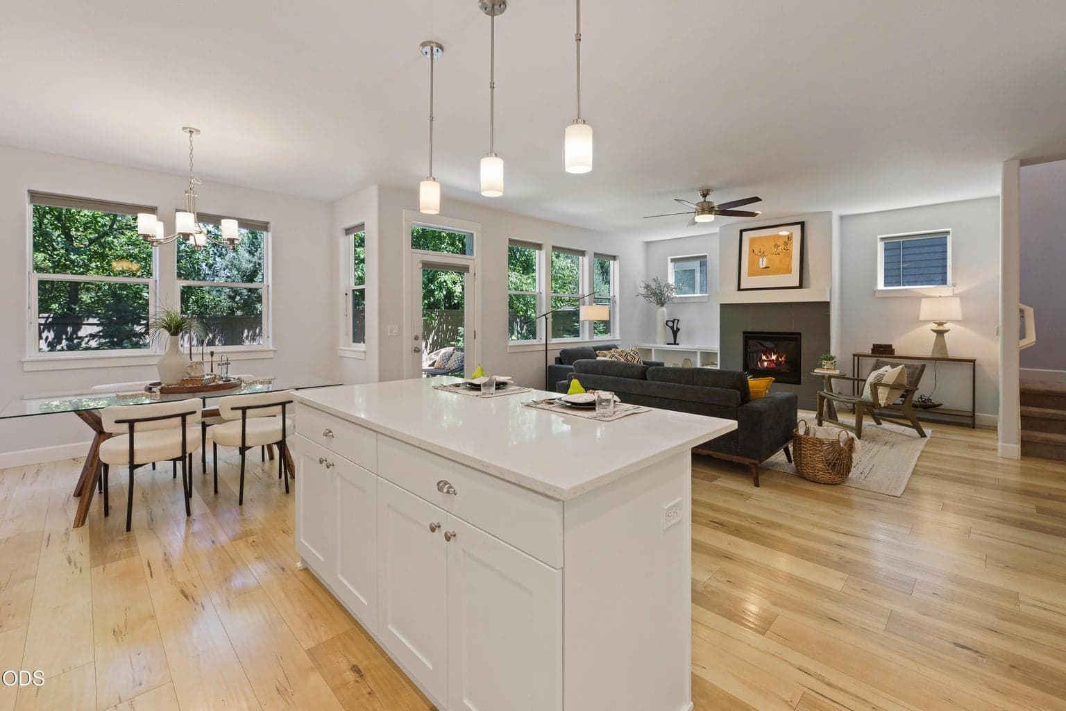 Photo of 750 NE Isabella Lane 18 of 39
