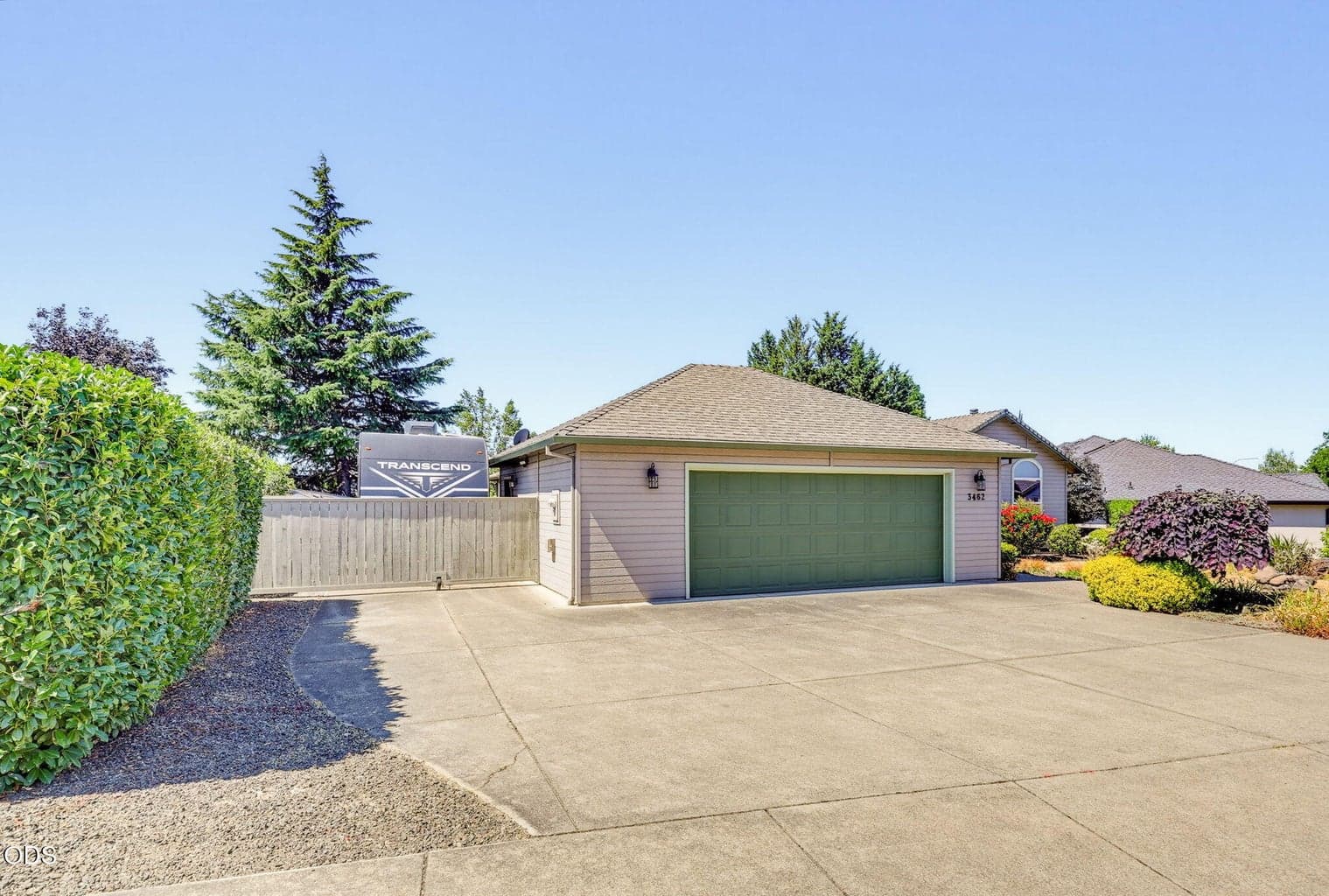 Photo of 3462 Viewpoint Drive 2 of 32