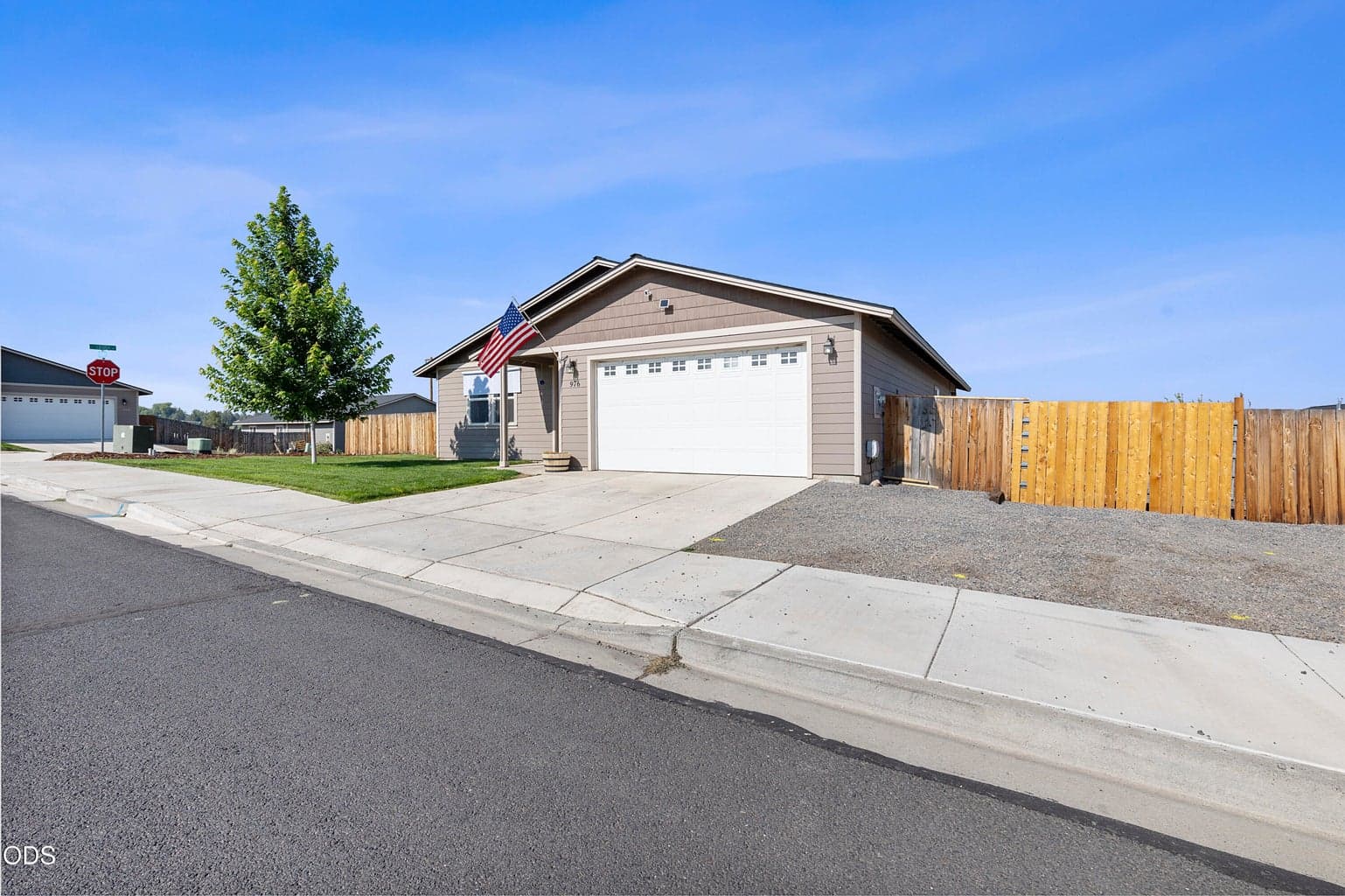Photo of 976 Maui Lane 2 of 24