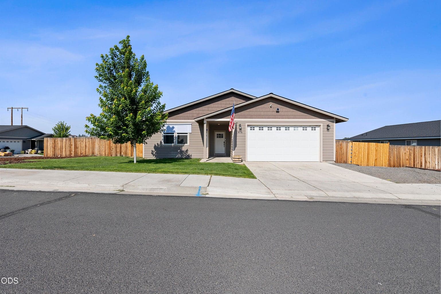 Photo of 976 Maui Lane 3 of 24