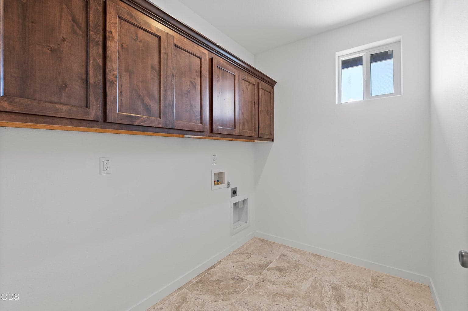Photo of 976 SE Maui Lane 9 of 32