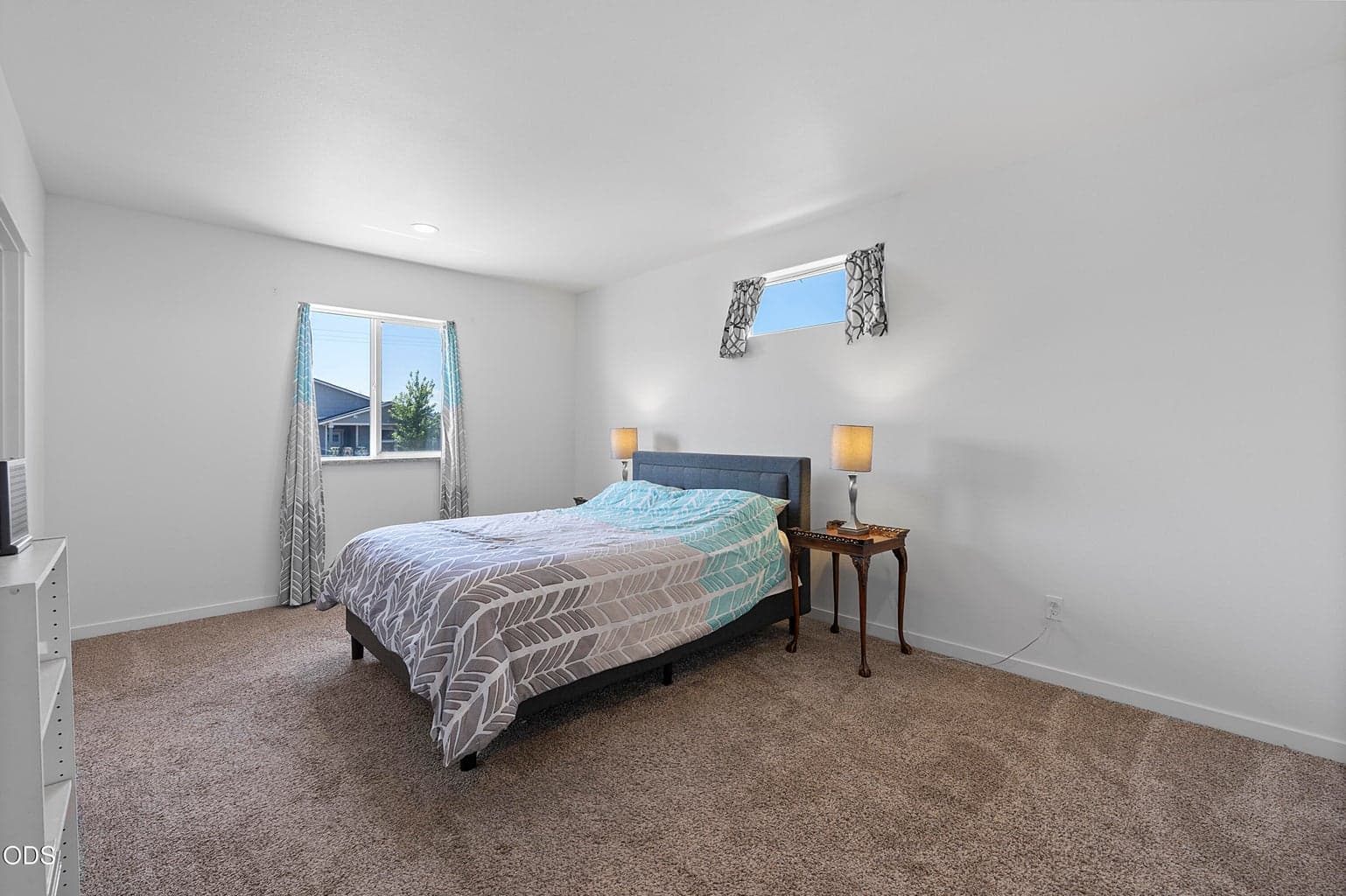 Photo of 976 SE Maui Lane 26 of 32