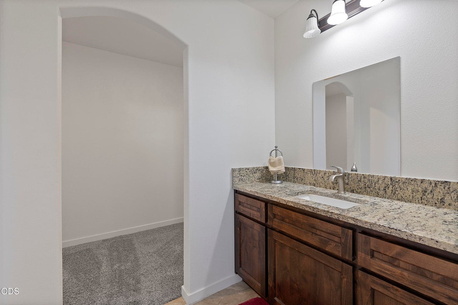 Photo of 976 SE Maui Lane 27 of 32