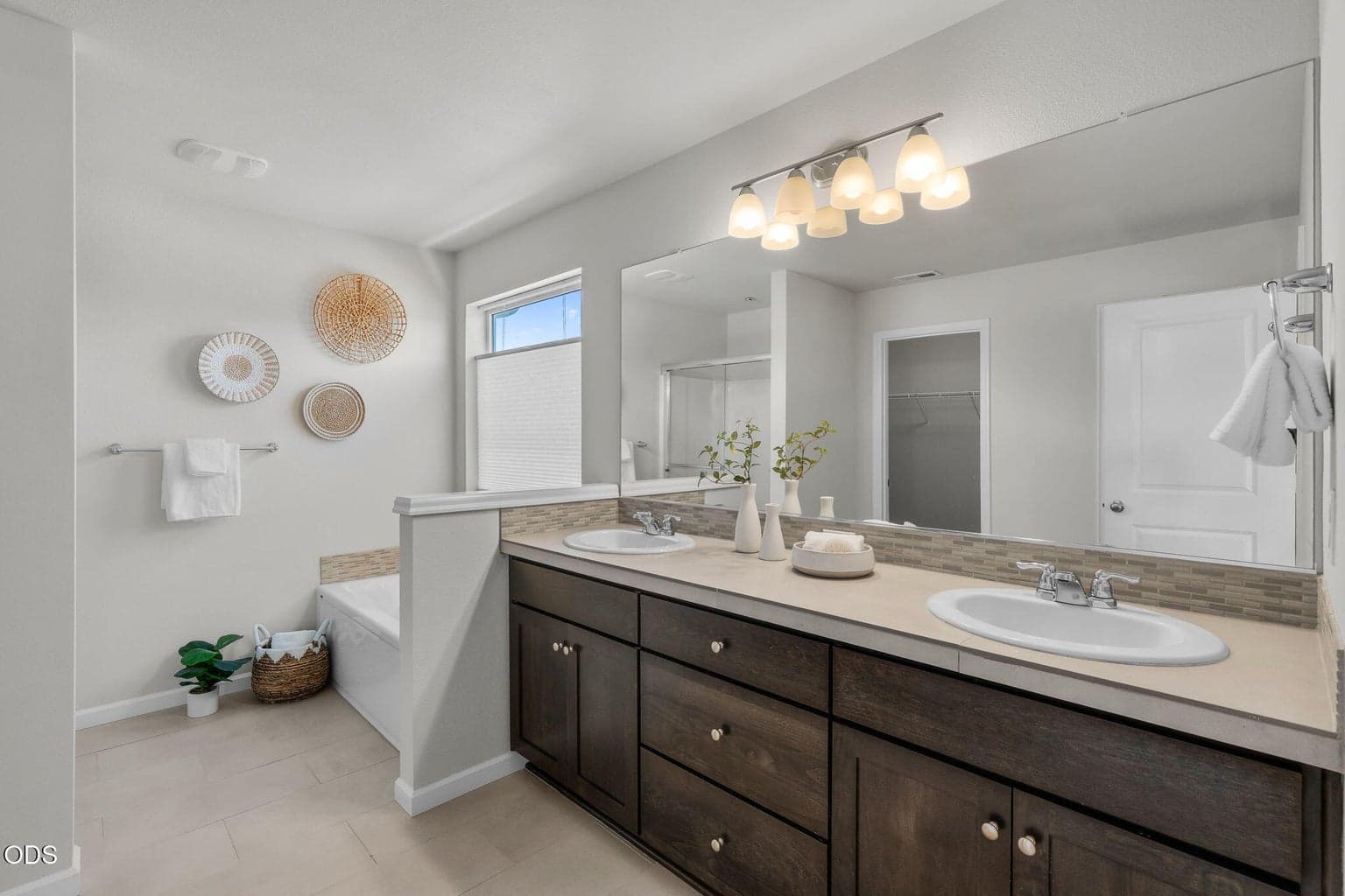 Double vanity in primary bath