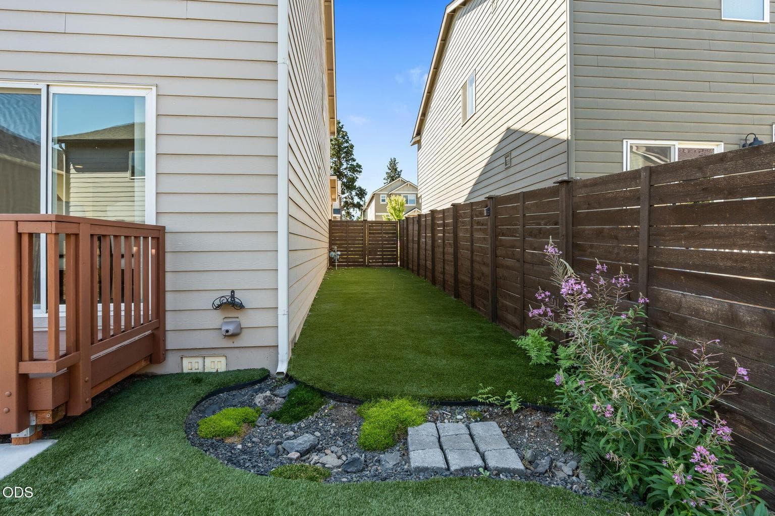 Large side yard