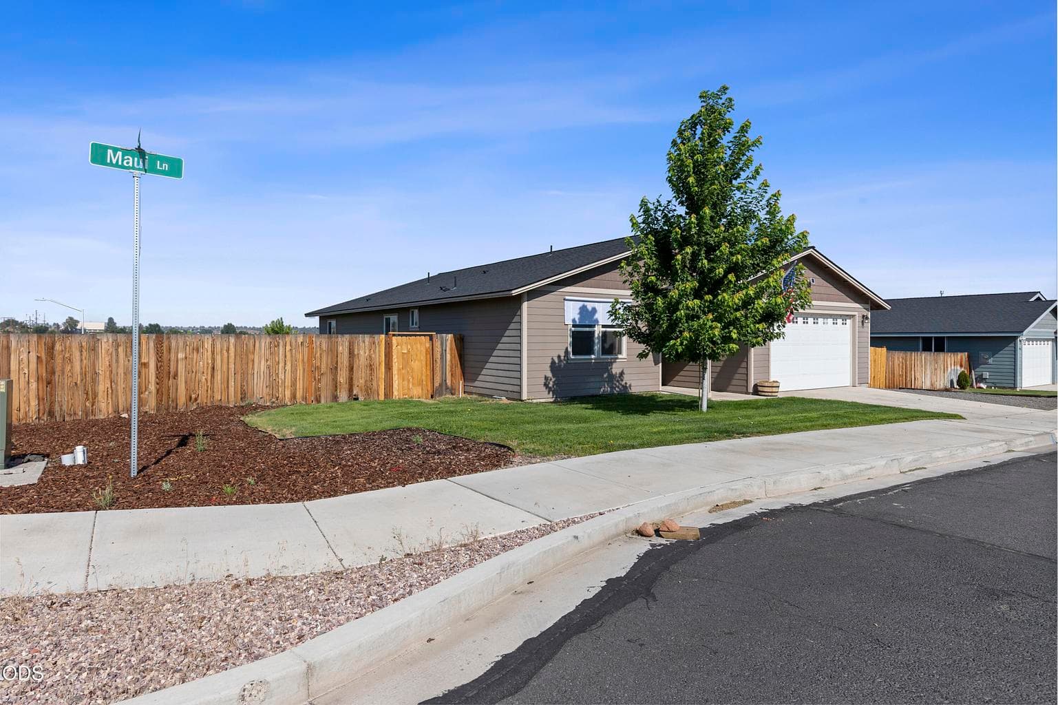 Photo of 976 Maui Lane 5 of 24