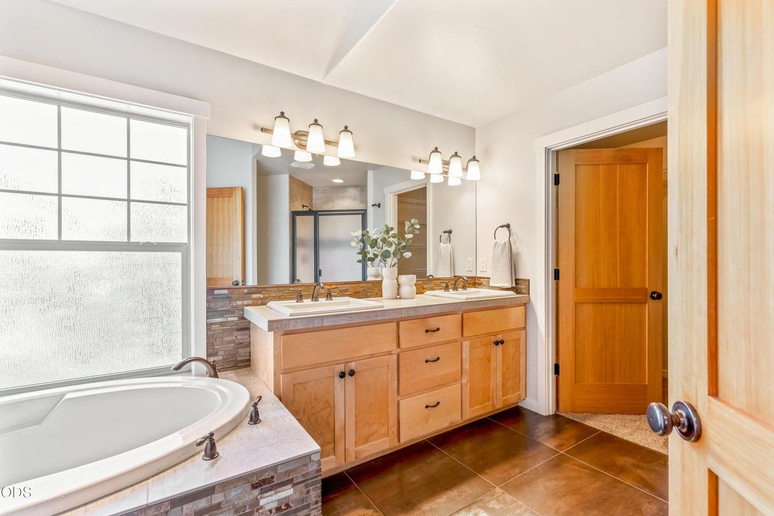 Photo of 63319 O. B. Riley Road 18 of 40