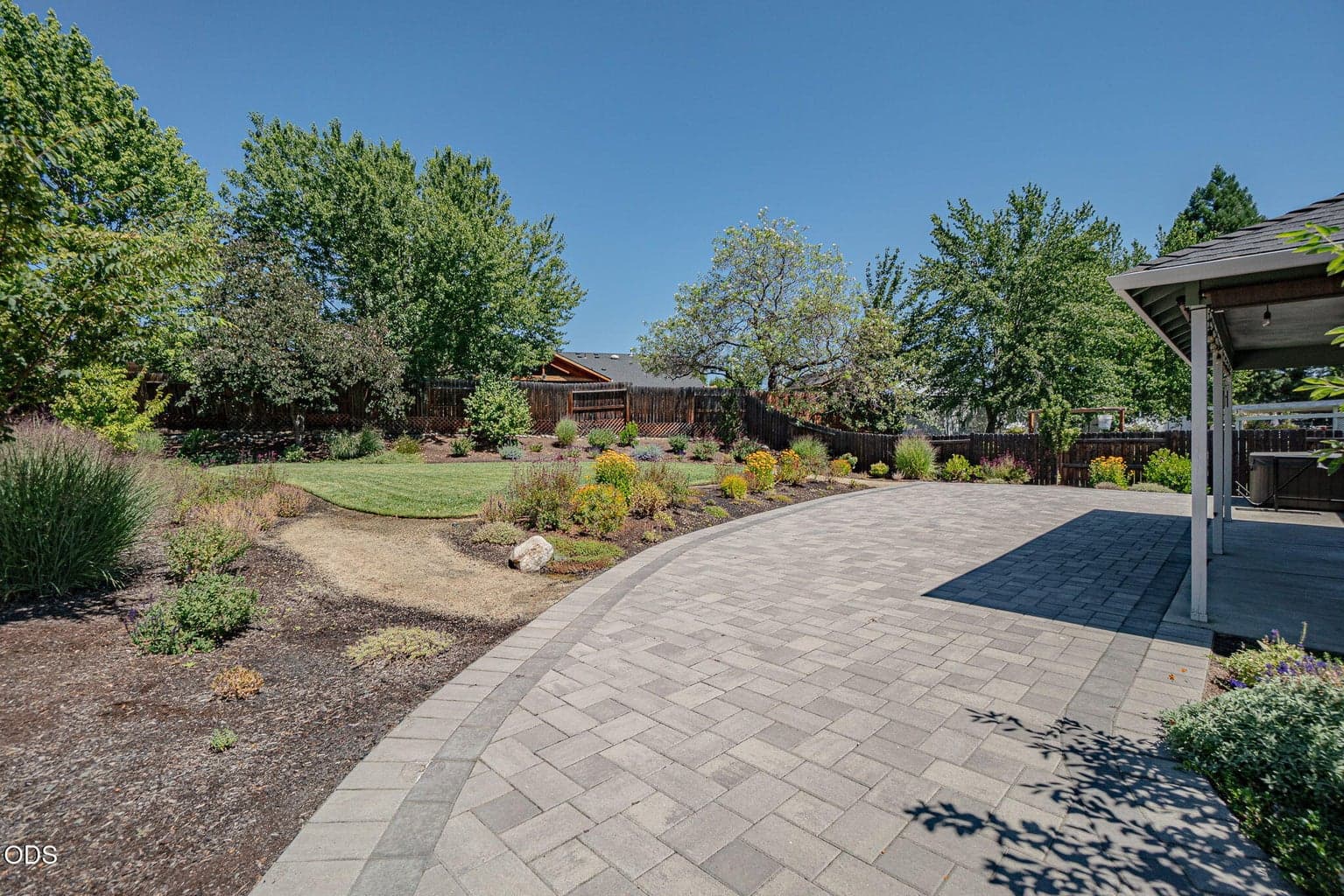 Photo of 481 Westminster Drive 3 of 27