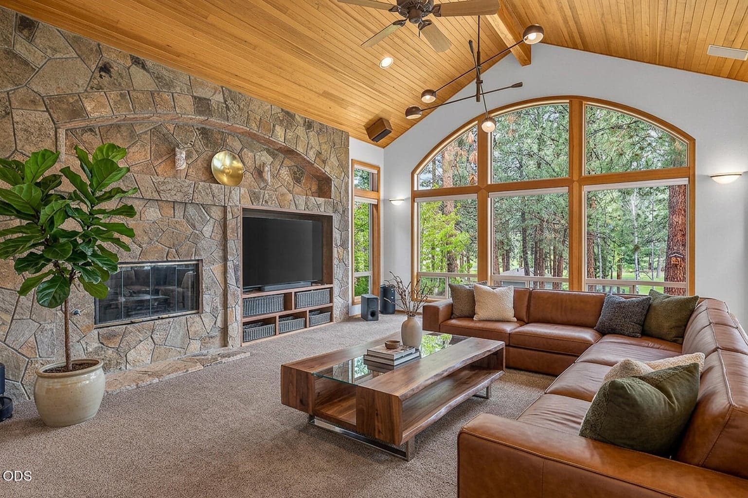 Photo of 3534 McCready Drive 5 of 39
