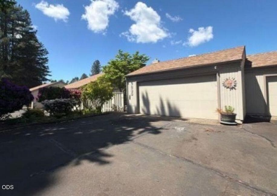 Photo of 1839 Lexington Circle 1 of 2