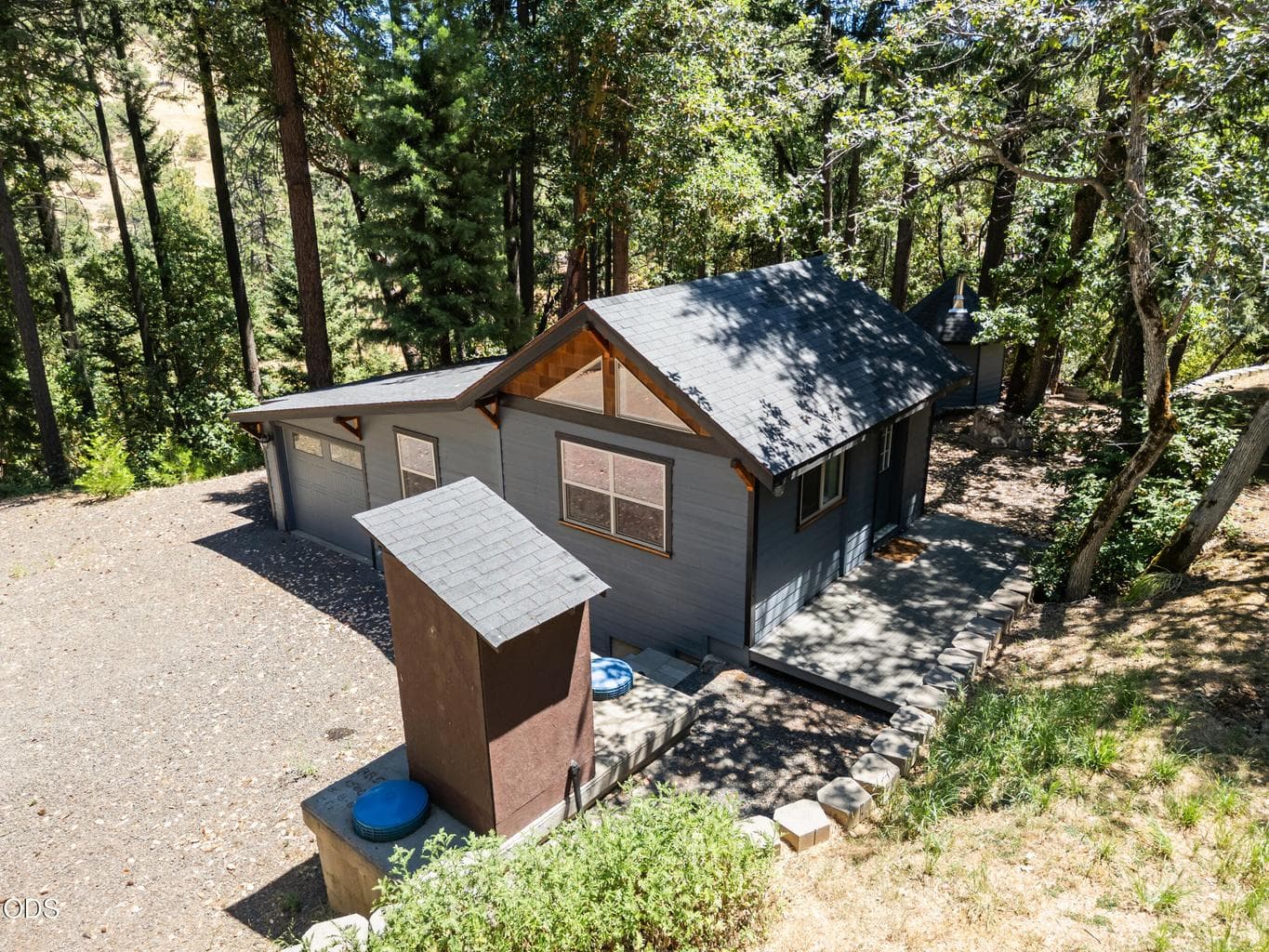 Photo of 4712 Old Highway 99 2 of 35