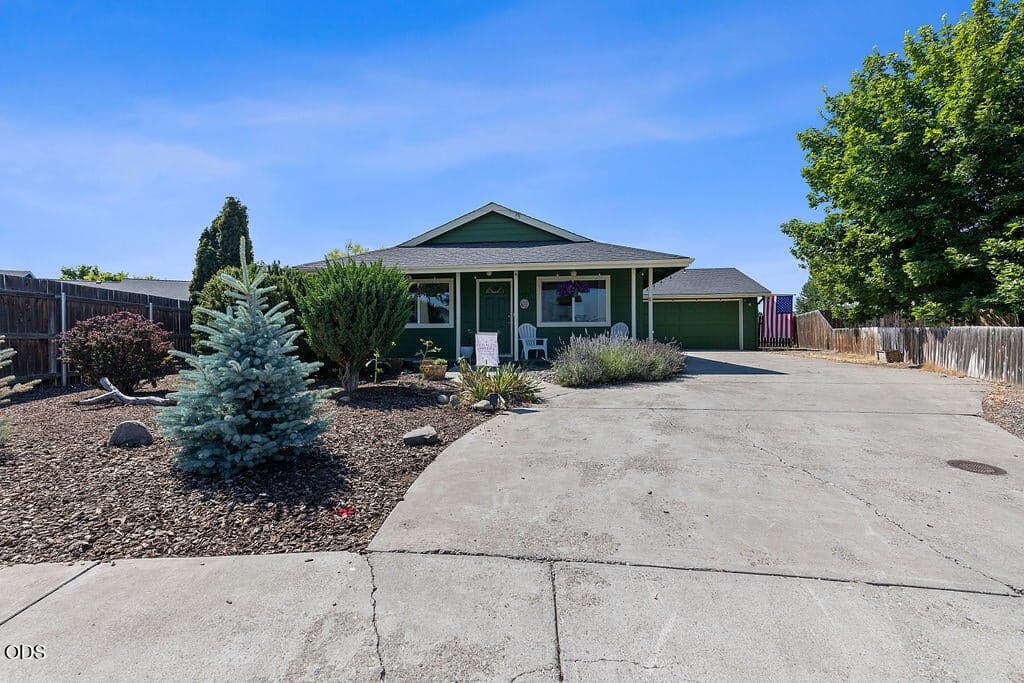 Photo of 1527 NE Larry Court 18 of 19