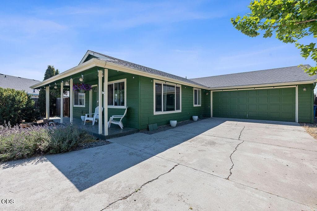 Photo of 1527 Larry Court 2 of 19