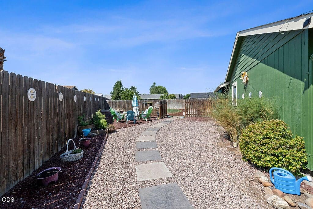 Photo of 1527 NE Larry Court 17 of 19