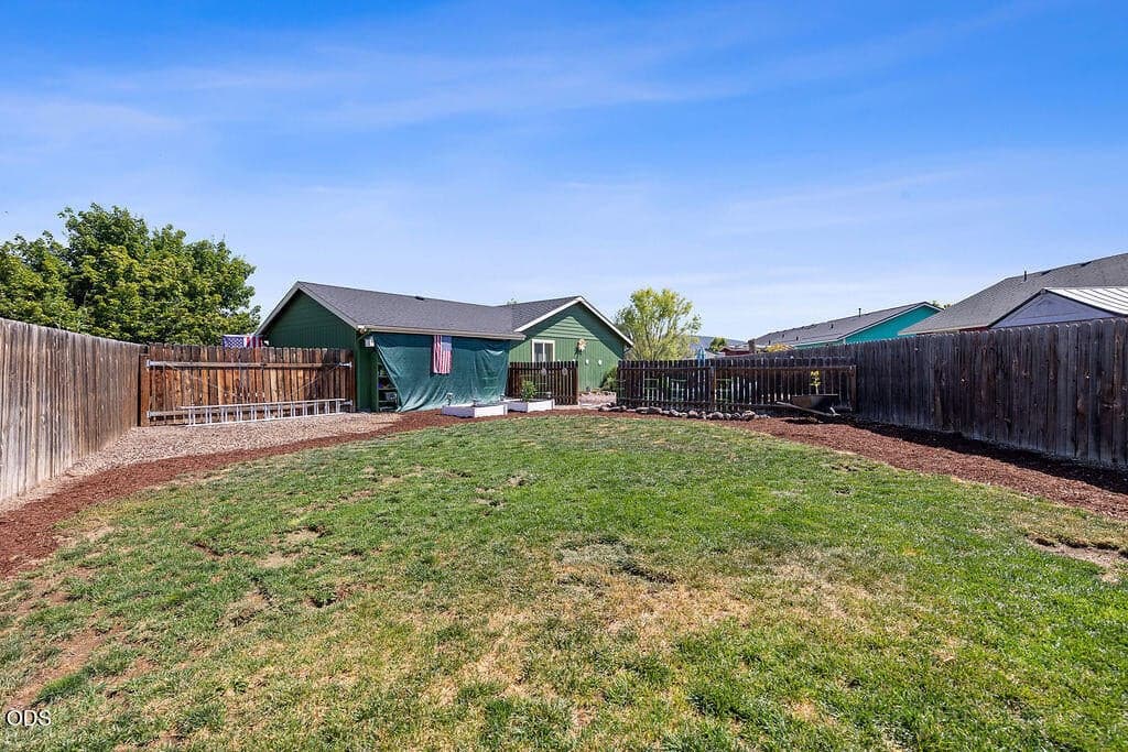 Photo of 1527 NE Larry Court 16 of 19