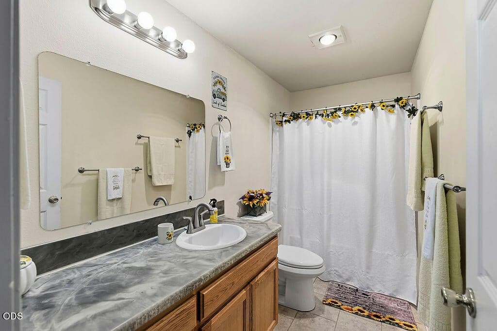 Photo of 1527 NE Larry Court 8 of 19