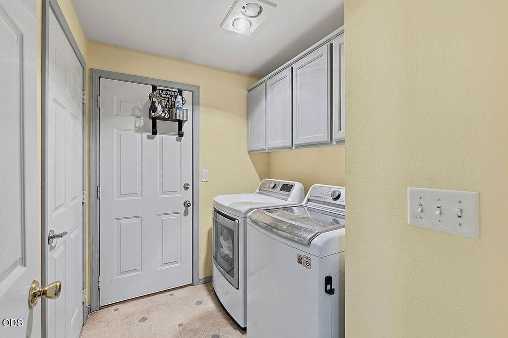 Photo of 1527 NE Larry Court 9 of 19