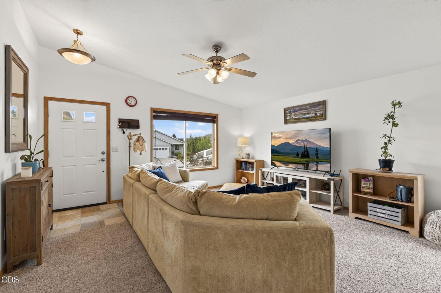 Photo of 725 Robin Place 3 of 27