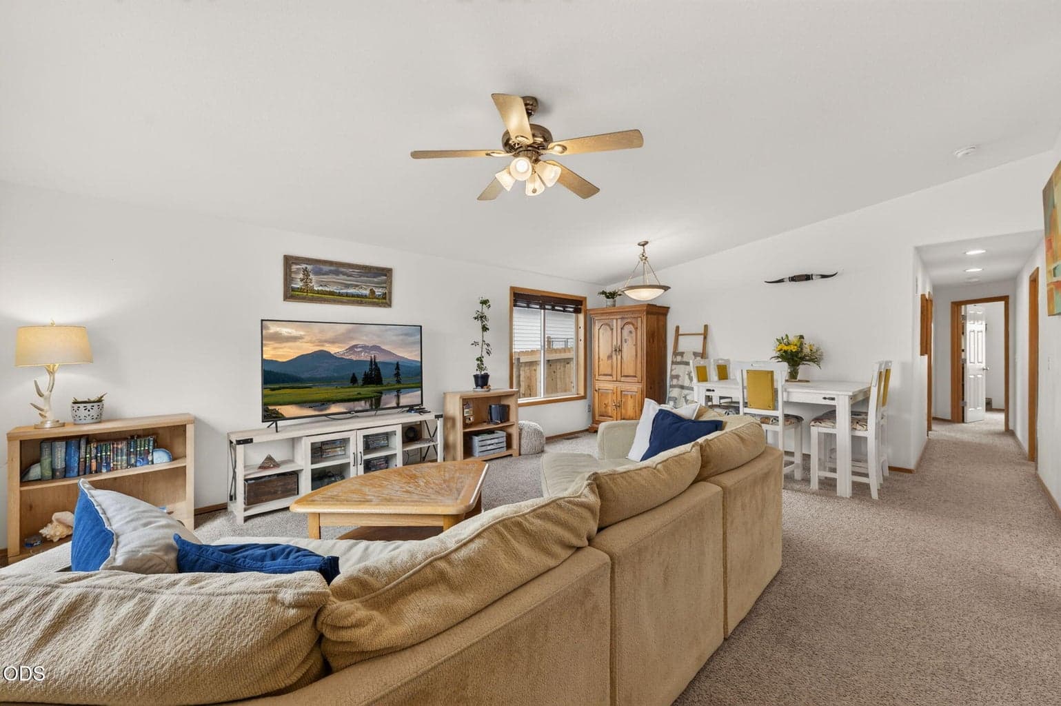 Photo of 725 Robin Place 4 of 27